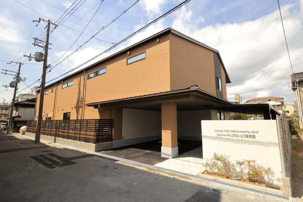 ﾄﾚｼﾞｬｰｷｯｽﾞだいとう保育園新築工事（屋根・樋・外壁工事）