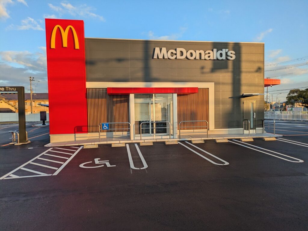 マクドナルド姫路店新築工事（屋根・外壁工事）
