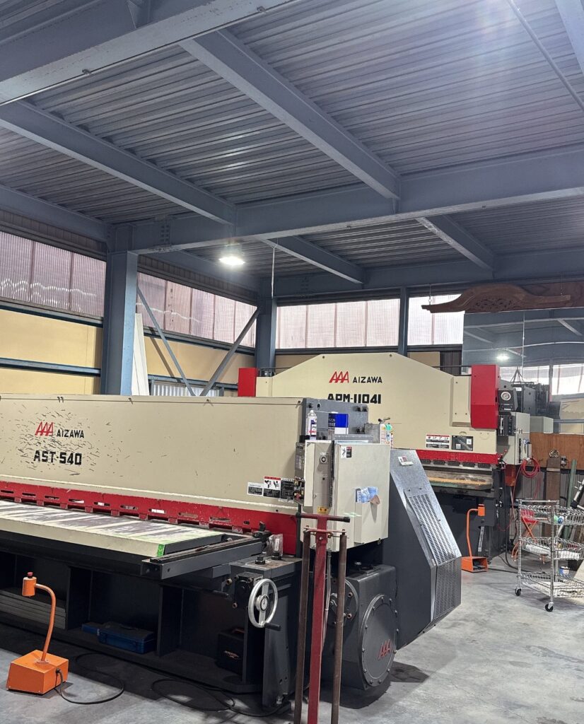 自社工場 板金加工の様子